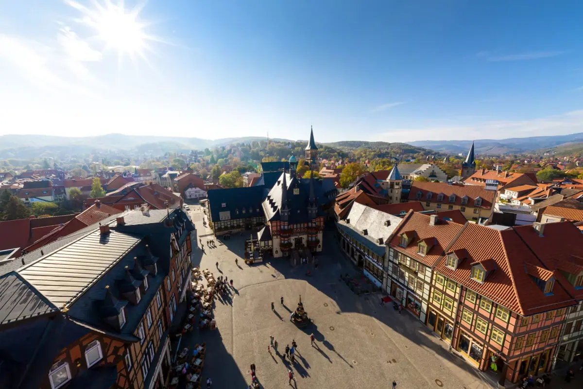 Der Marktplatz in Wernigerode mit dem A-ROSA Gothischen Haus Wernigerode.