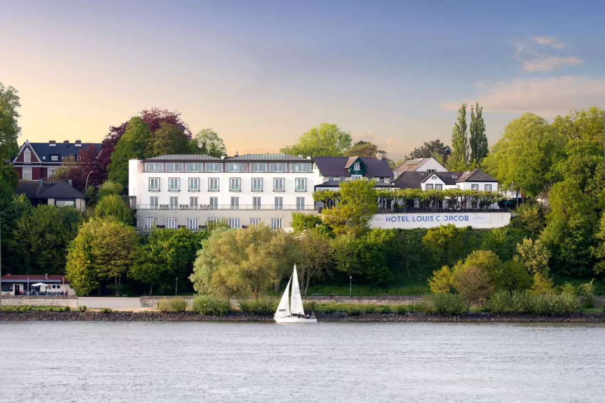 Das Louis C. Jacob Hotel in Hamburg direkt an der Elbe.