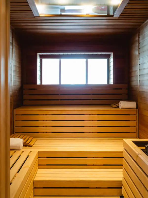 Holzsauna mit Fenster