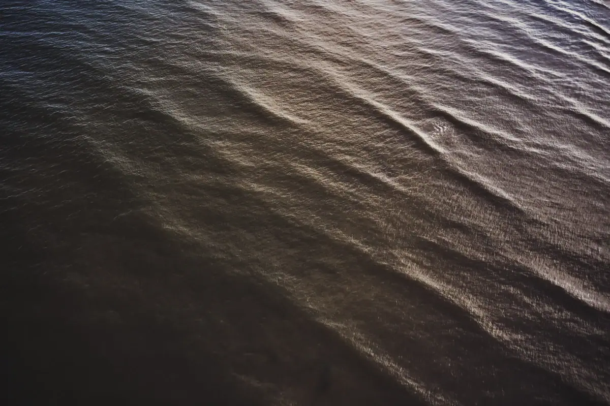 Die Ostsee vor Usedom mit Wellen.